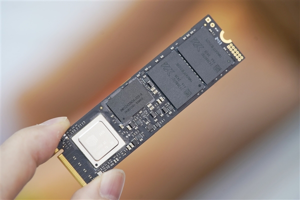 男子15万抢到10个iPhone 18 Pro Max：直接卖黄牛 好的话赚2万
